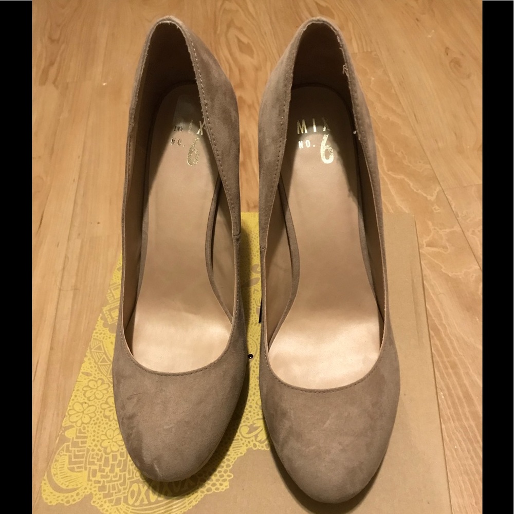 NWT Suede Block Heels Pump